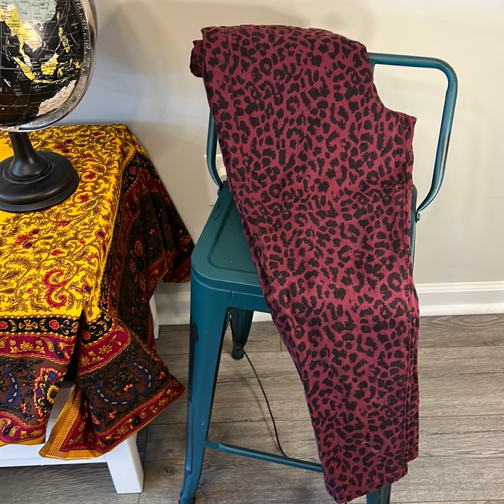 Cheetah patterned skinny ankle pants!